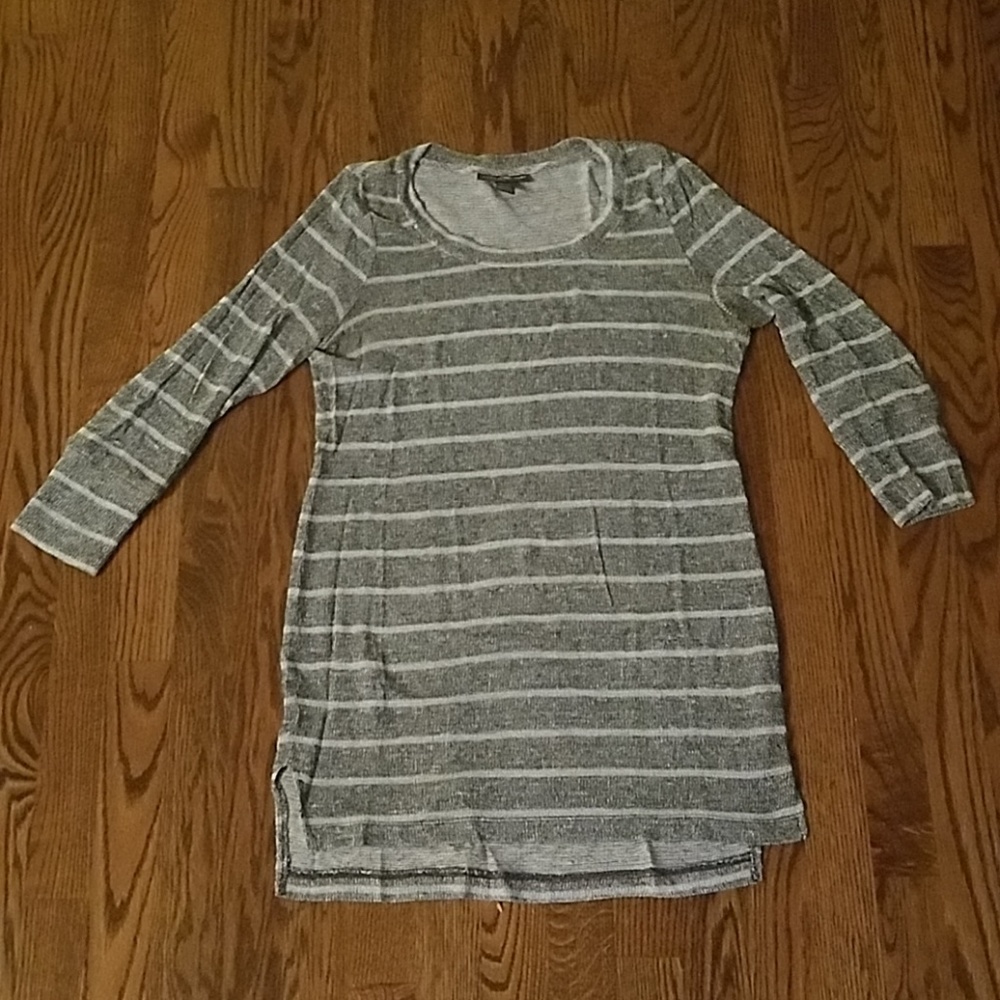A Pea in the Pod Grey and White Striped Sweater